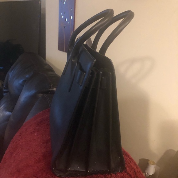 Authentic Yves Saint Laurent Sac de Jour Large in Grained Leather - Picture 2 of 10